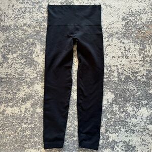 EUC Spanx Look at Me Now Seamless Leggings--Large